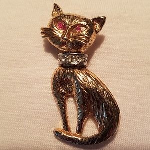 Gold tone cat brooch